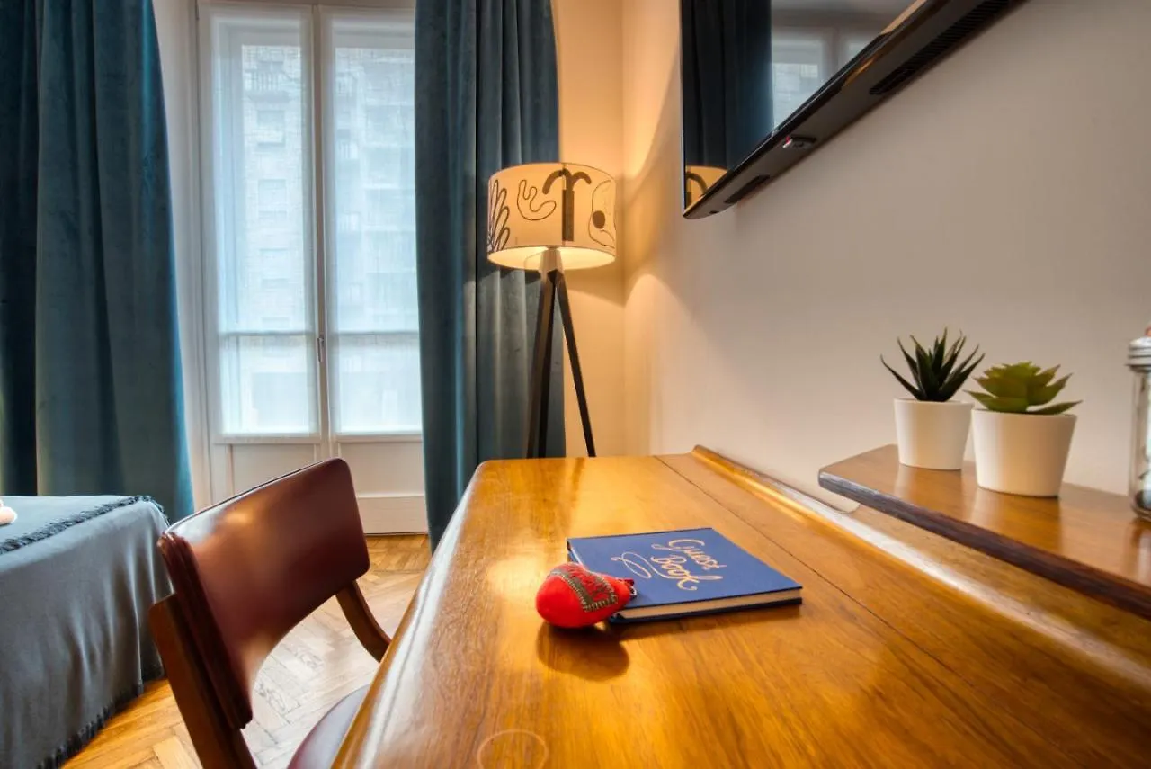 Dimora Claudia - Elegante Matrimoniale Con Bagno, Private Rooms, Self Check In, No Reception Mailand